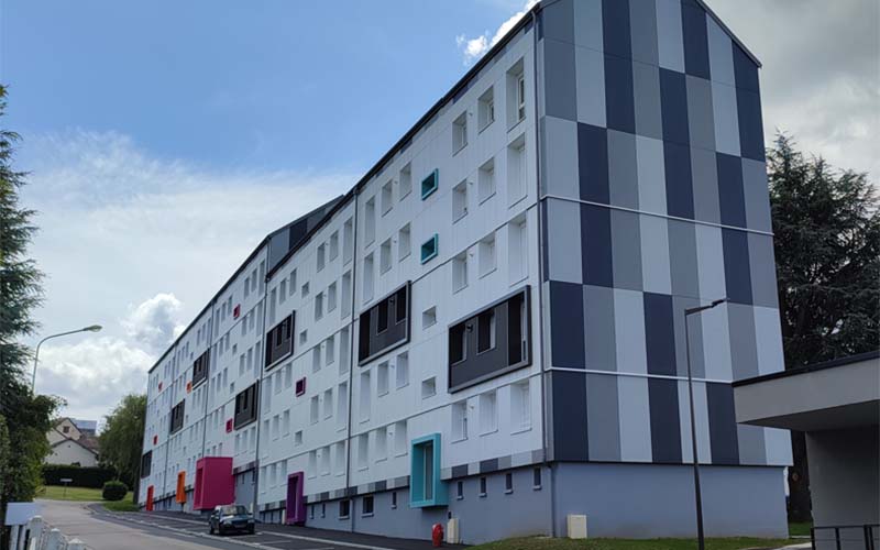 90 logements collectifs, Montville Maitre d’œuvre : ECLIPSE ARCHITECTURE Maître d’ouvrage &nbsp;: LOGEAL En sous-traitance de BOUYGUES BÂTIMENT GRAND OUEST &nbsp;